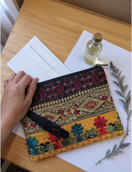 PENCIL CASES - COIN PURSES MAKEUP CASE MADE OF COTTON SARI PATCHWORK COLORS AND EMBROIDERY. - com Etnika Slog d.o.o.